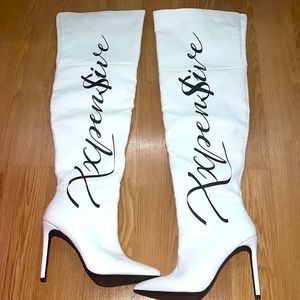 White boots shoe dazzle 8.5